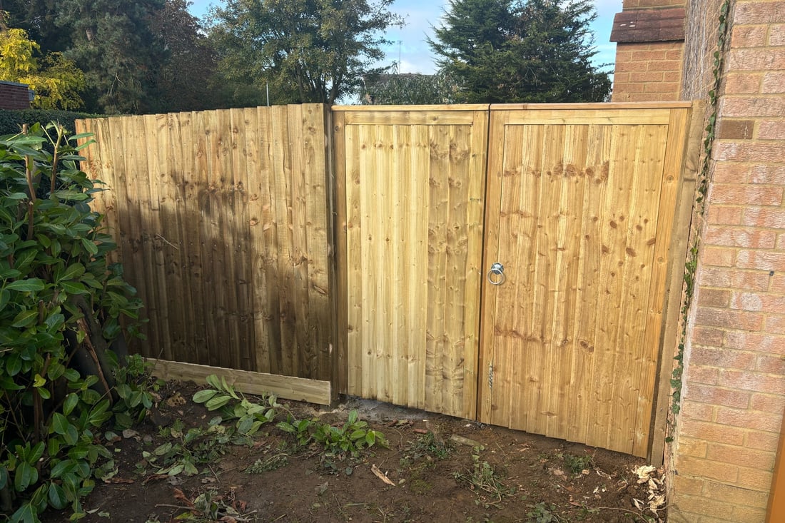 Main header - "MC Fencing & Decking"