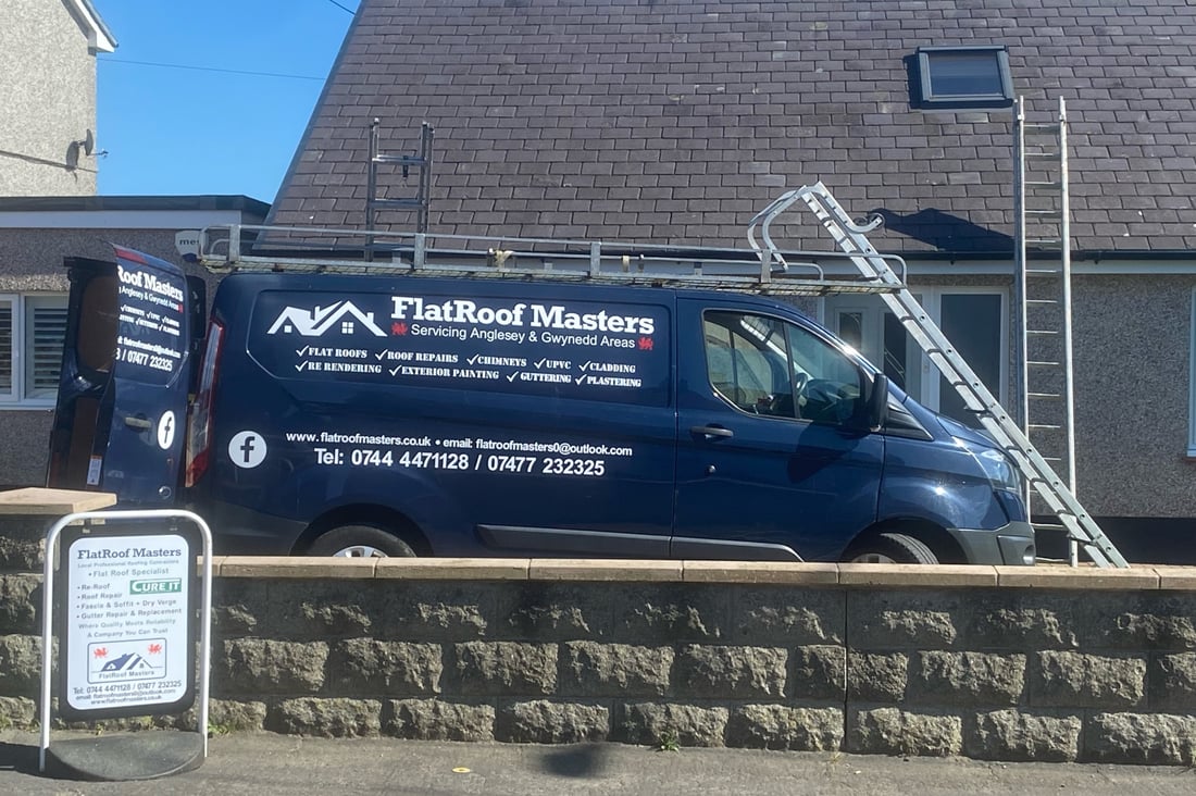 Main header - "FlatRoof Masters"