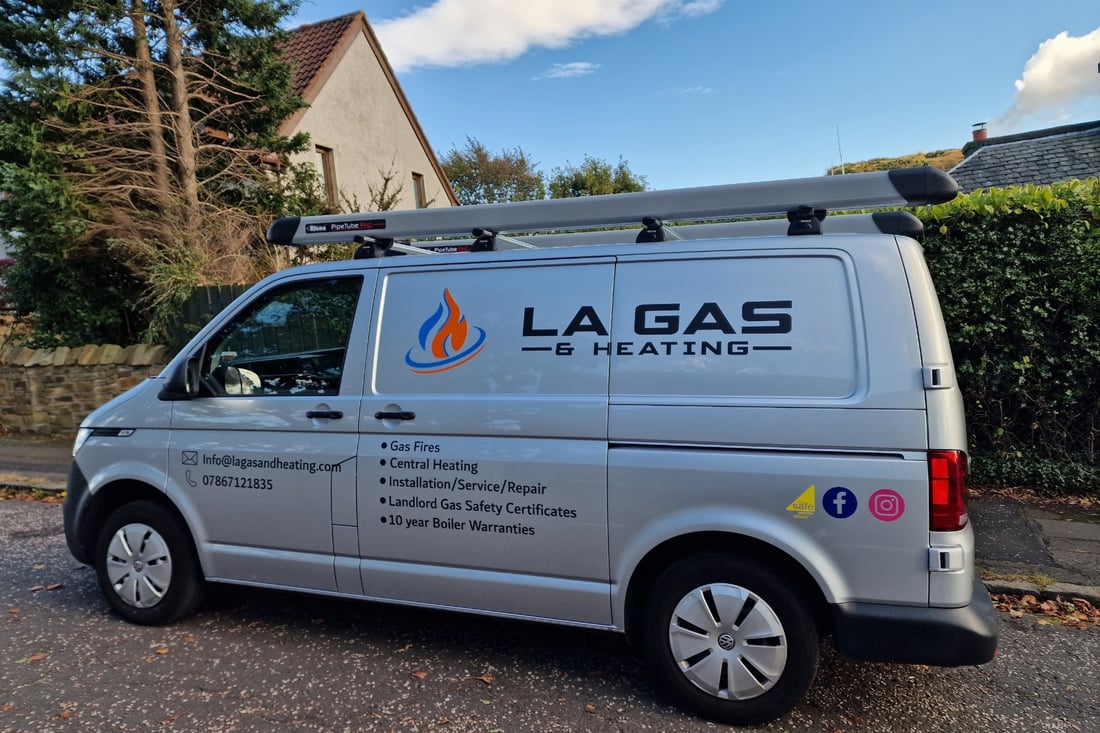 Main header - "LA Gas and Heating"