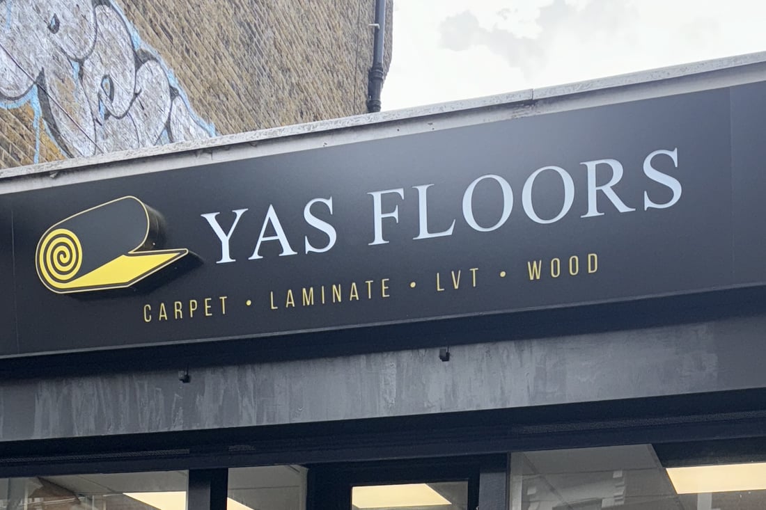 Main header - "YAS FLOORS"