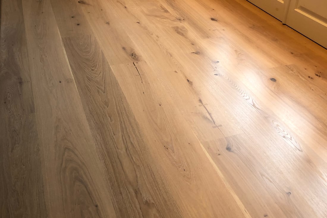 Main header - "Accuro Hardwood Flooring"