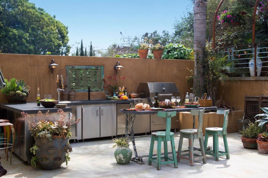 Picture of an outdoor kitchen
