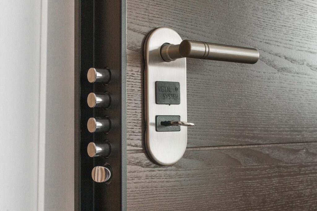 Door handle with secure locking system.