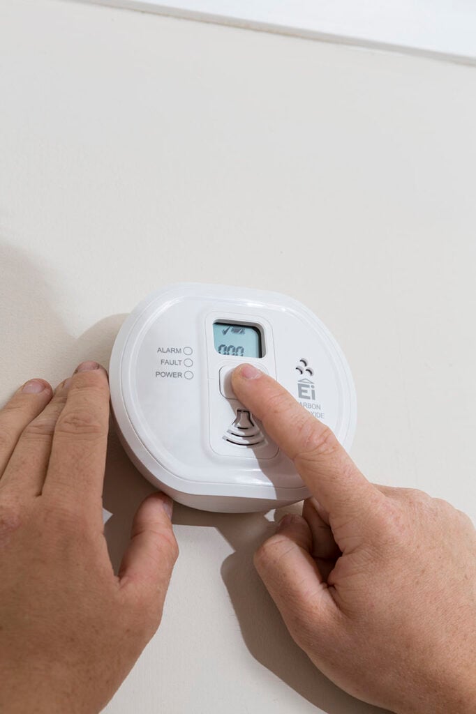 Testing a carbon monoxide alarm