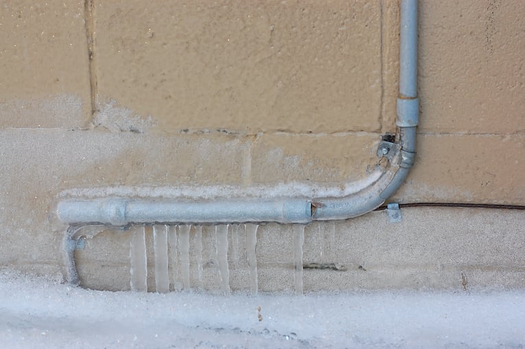 Plumbing problems: Frozen outdoor pipe