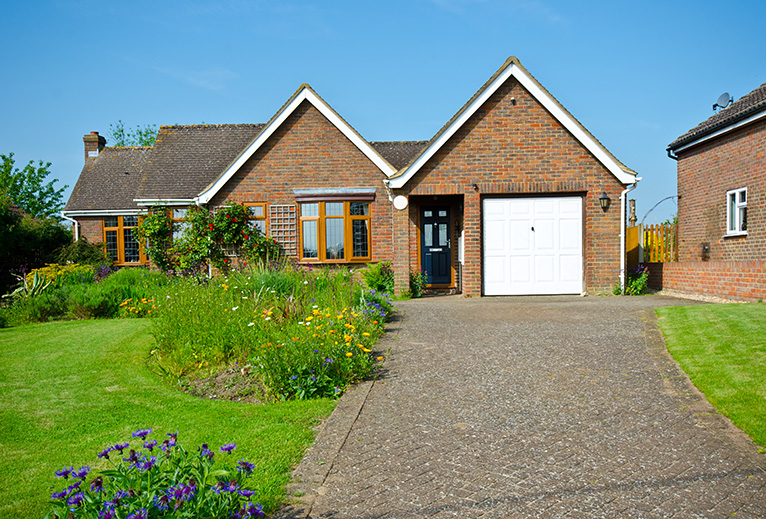 Detached house with driveway