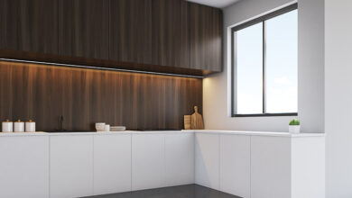 Minimal kitchen with wood and white colour scheme