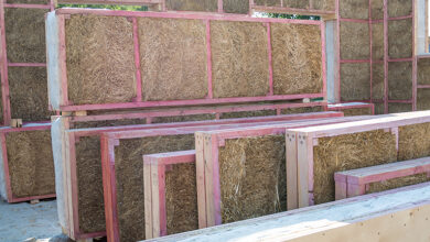 House panels made of naturally sustainable straw bales