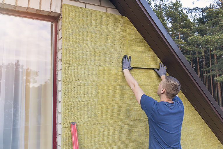 Insulating house facade with mineral rock wool