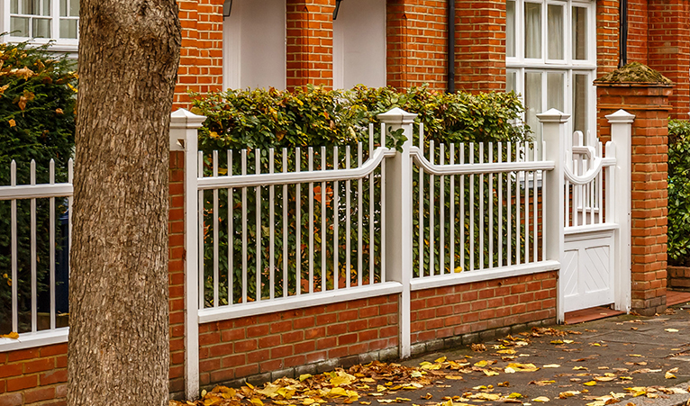 Picture of a front garden with a white fence