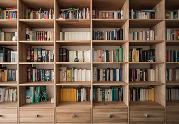 Picture of some shelves with books in them 