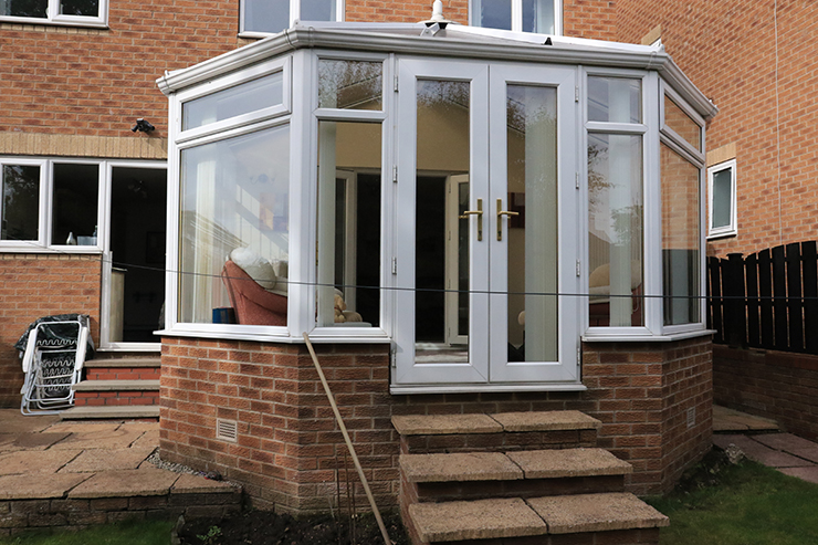 Picture of a conservatory with a dwarf wall