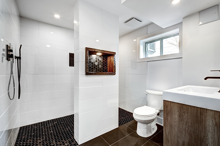 Picture of a luxury bathroom with white tiles