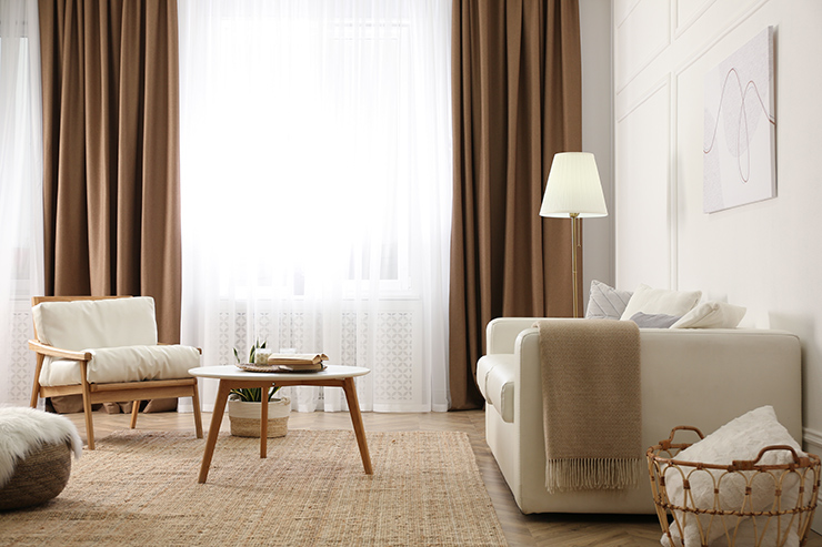 Picture of a living room with beige curtains and sofa