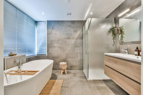 Picture of a bathroom with tiled floor and bathtub