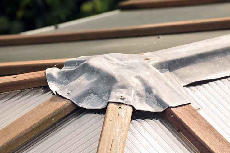 Picture of the top of a conservator with wood and metal joints