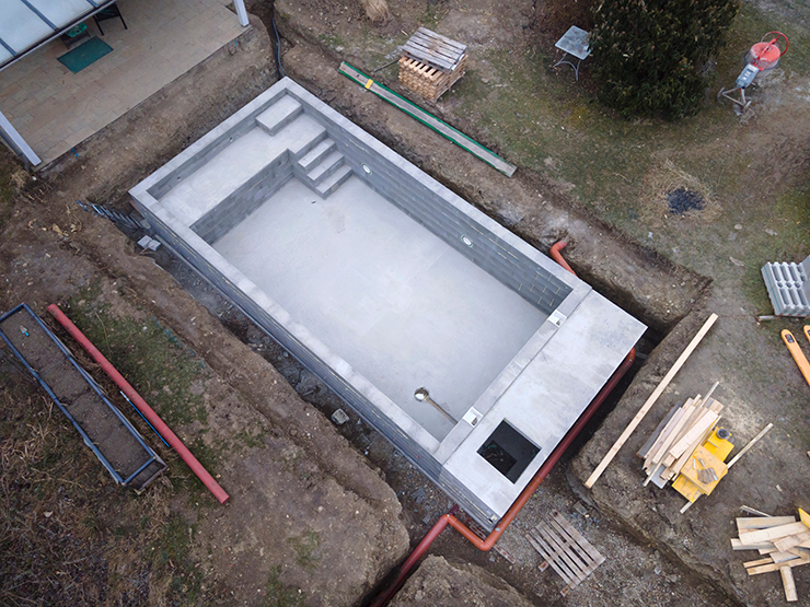 Picture of an outdoor swimming pool installation