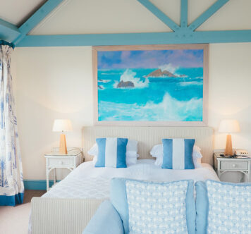 Picture of a blue and white sea themed bedroom