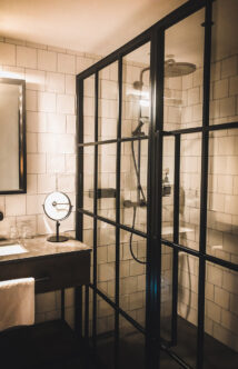 Picture of a bathroom with industrial look style