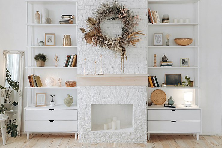 Picture of a living room with a wreath in front of bookshelves