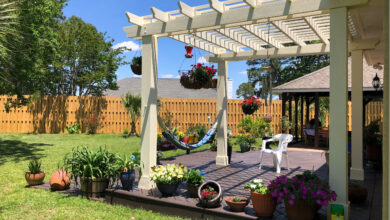 Picture of a garden with a wooden pergola
