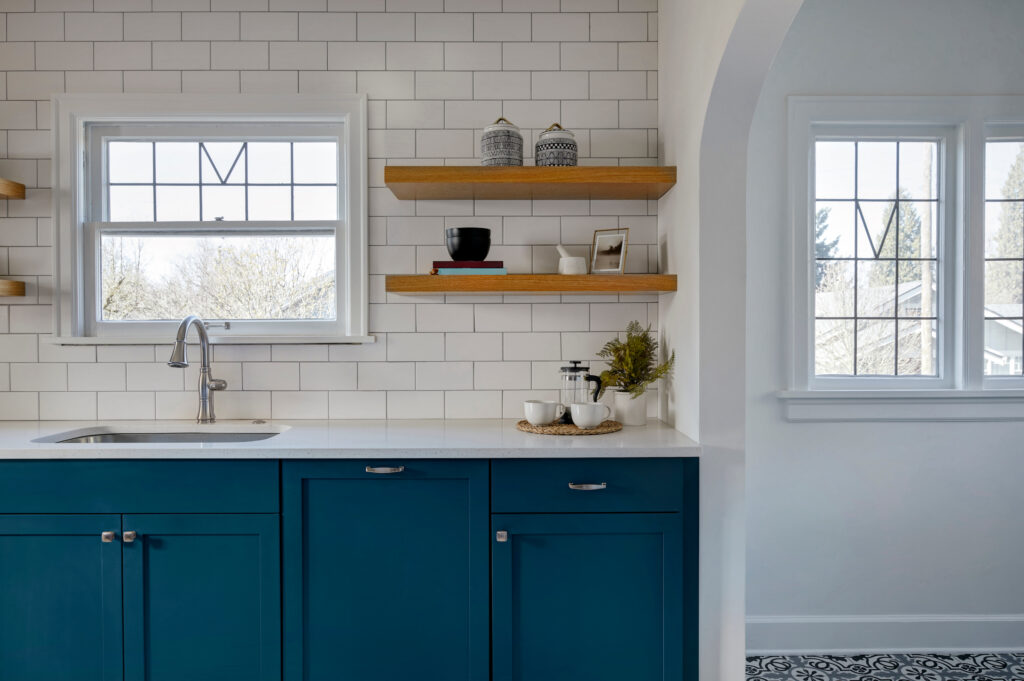 Picture of a blue and white kitchen 